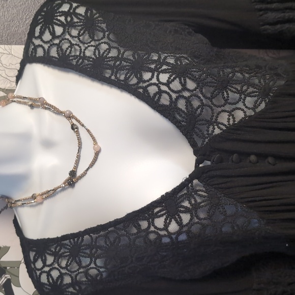 Kori Flower Lace Top - Picture 4 of 7